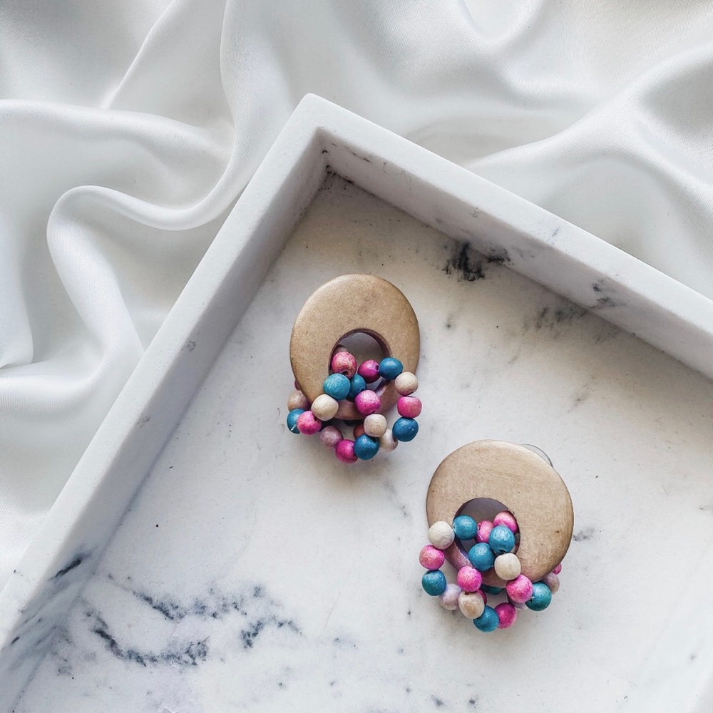 90s Retro Pastel Wood Earrings - Picture 5 of 6